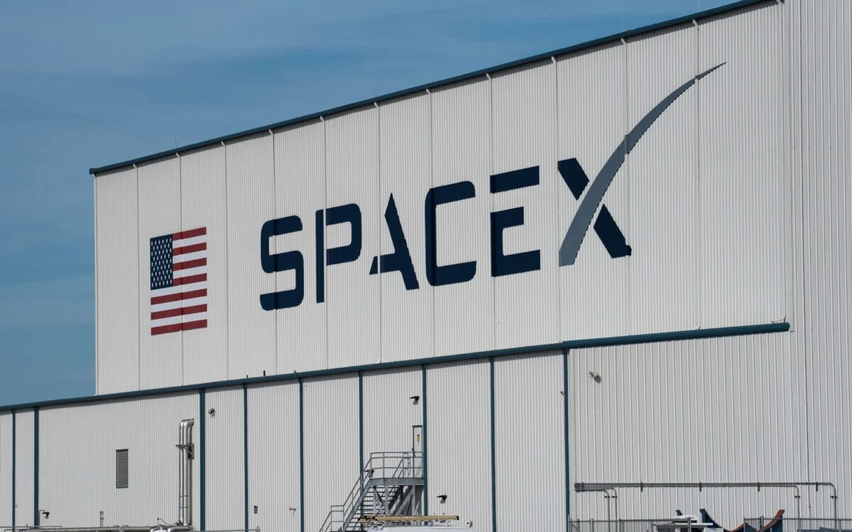 SpaceX Starship Explodes, Debris Streaks Across Florida-Bahamas Sky